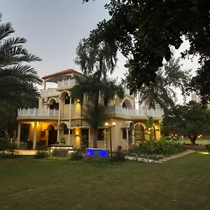 sunahari-bagh-pool-farm-retreat-gurgaon.top-gurgaonhotels.com/